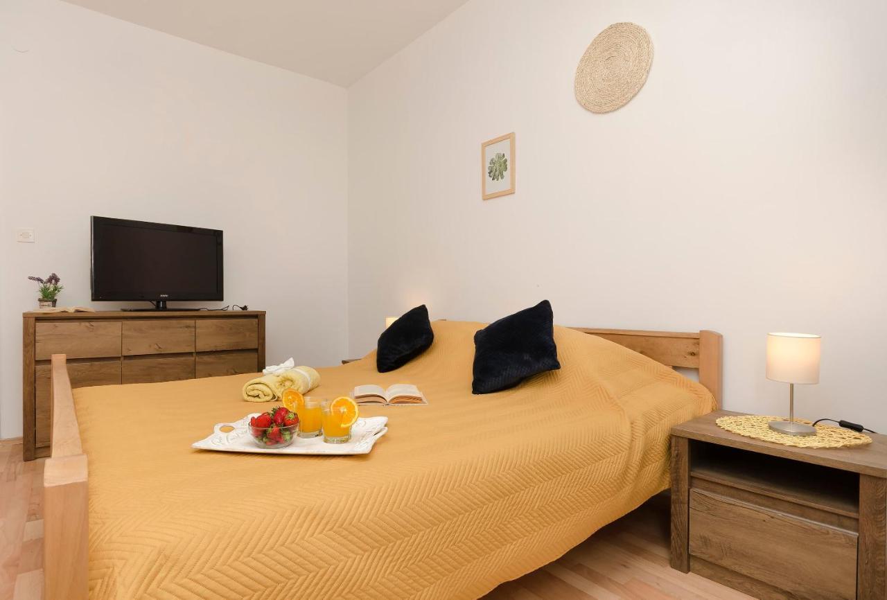 Apartments Ivana Муртер Екстериор снимка